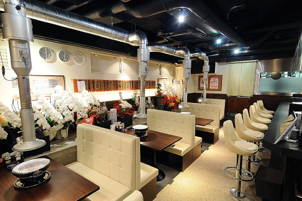 炭火でじっくり焼肉を楽しめます